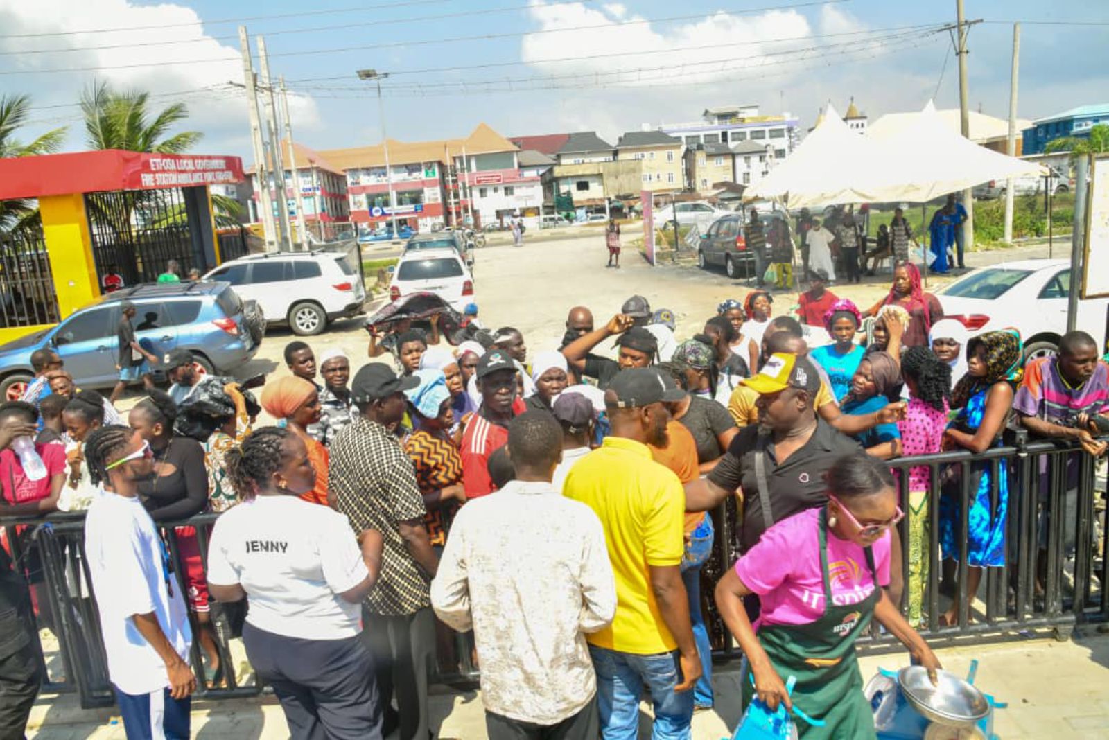 Omooba Adetoro Adeola Alimot Brings Relief to Eti-Osa Residents-14