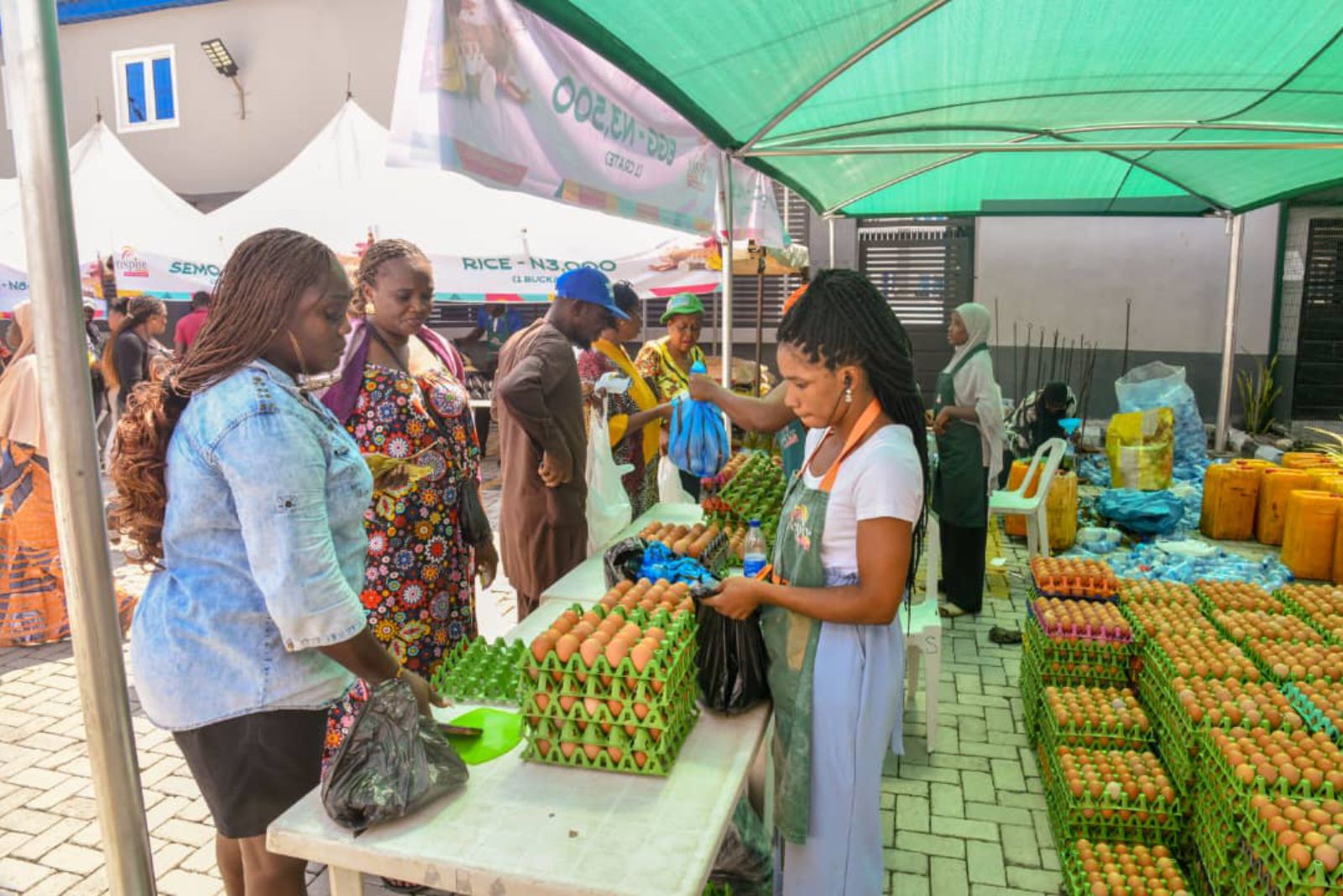 Omooba Adetoro Adeola Alimot Brings Relief to Eti-Osa Residents-17