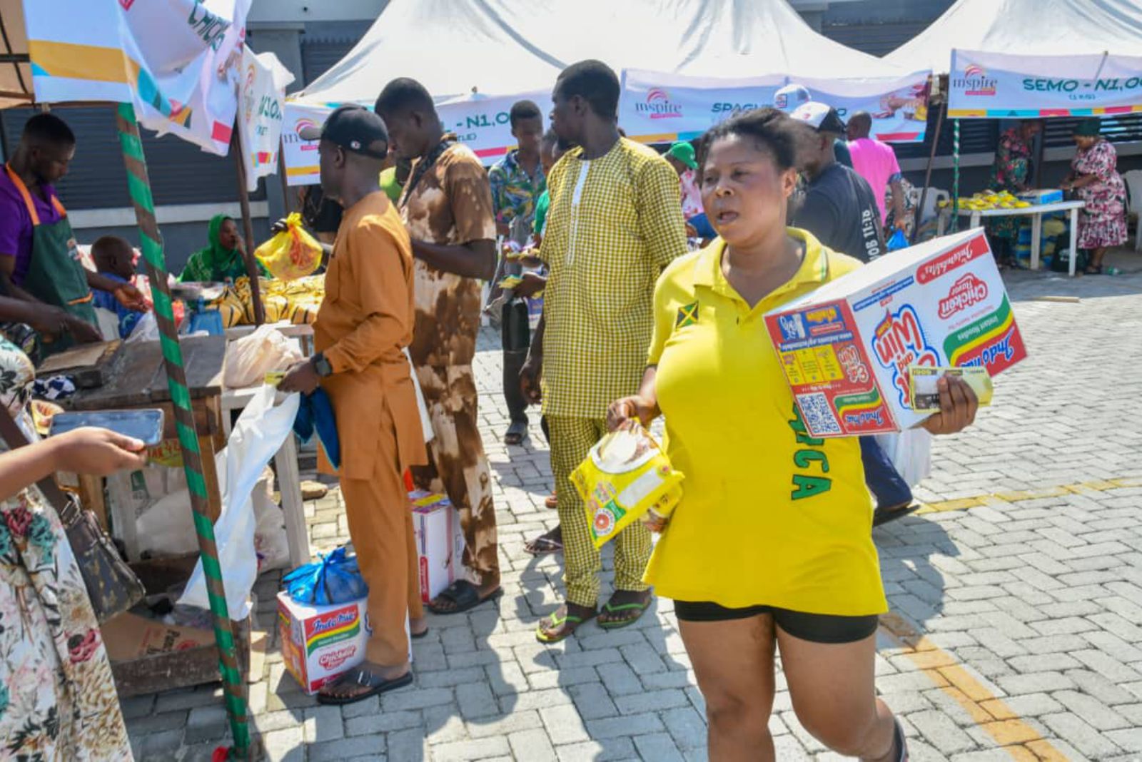 Omooba Adetoro Adeola Alimot Brings Relief to Eti-Osa Residents-5