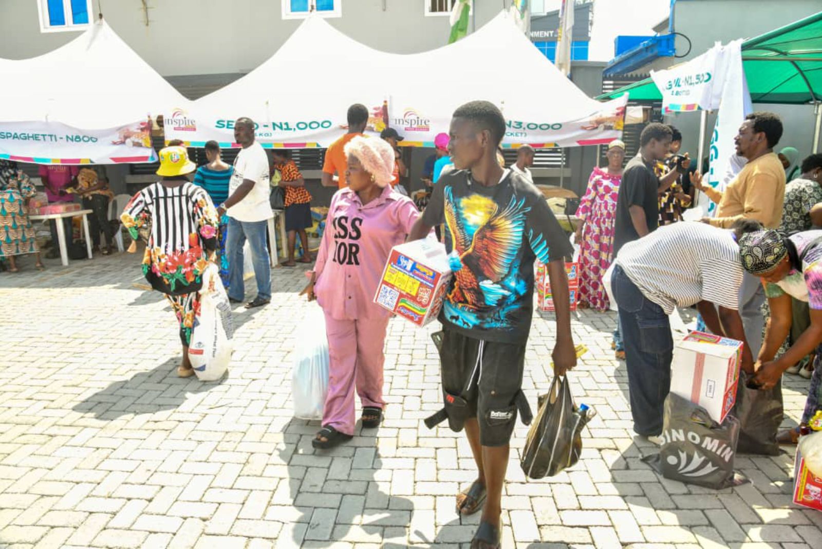 Omooba Adetoro Adeola Alimot Brings Relief to Eti-Osa Residents-7