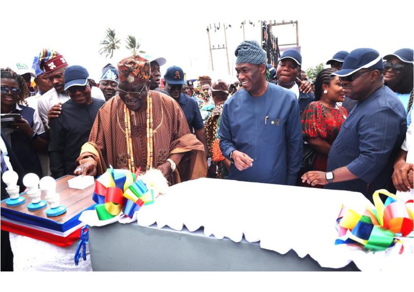 SANWO-OLU COMMISSIONS ELECTRIFICATION PROJECTS IN BADAGRY BORDER COMMUNITIES 2