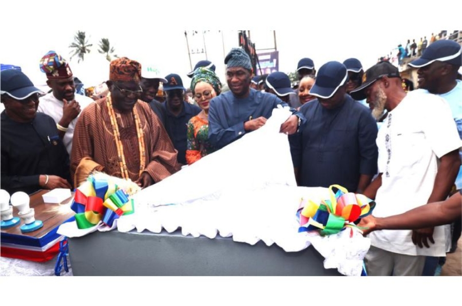 SANWO-OLU COMMISSIONS ELECTRIFICATION PROJECTS IN BADAGRY BORDER COMMUNITIES 3