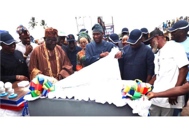 SANWO-OLU COMMISSIONS ELECTRIFICATION PROJECTS IN BADAGRY BORDER COMMUNITIES 3